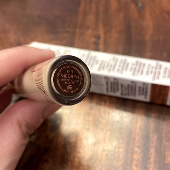 Charlotte Tilbury • NIB Radiant Concealer • Shade: 6.5 Medium - Picture 6 of 6